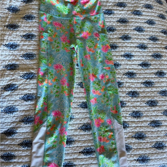 Lily Pulitzer x Disney UPF 50+ Weekender 24" High Rise Midi Legging SIZE XS - Picture 2 of 4